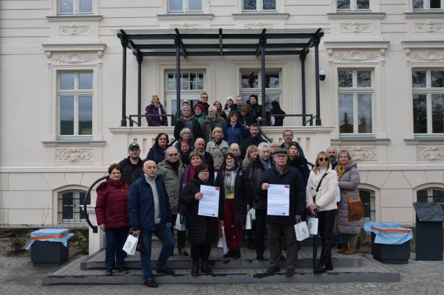 Regionalisten auf den Spuren von Herrenhäusern und Schlössern in der Gemeinde Debno