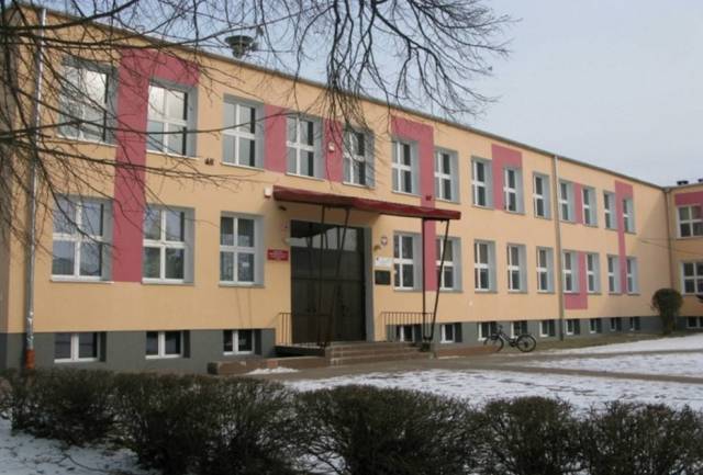 Schulkomplex Nr. 1 von Juliusz Słowacki in Dębno